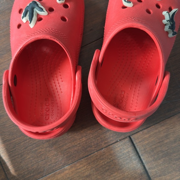 Red Crocs Jurassic Jibbitz 11c - Picture 5 of 9